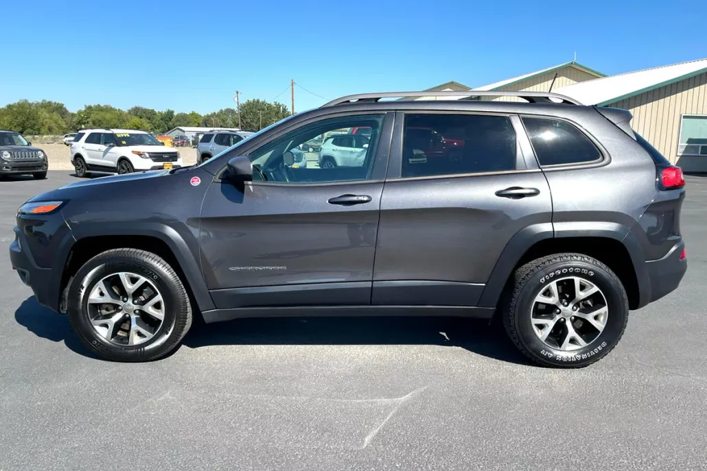2016 Jeep Cherokee Trailhawk photo 1