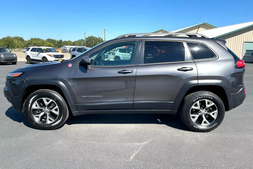 2016 Jeep Cherokee Trailhawk photo 1