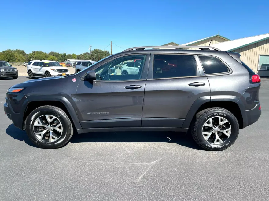 2016 Jeep Cherokee Trailhawk photo 1