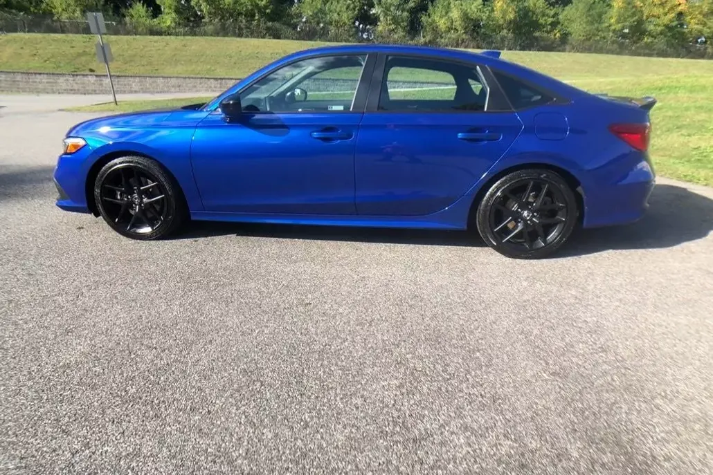 2024 Honda Civic Si photo 1