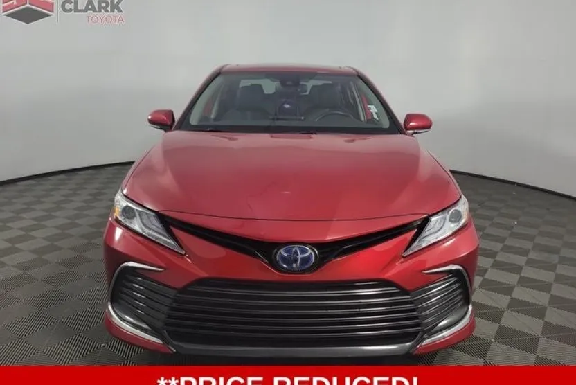 2024 Toyota Camry Hybrid XLE photo 1