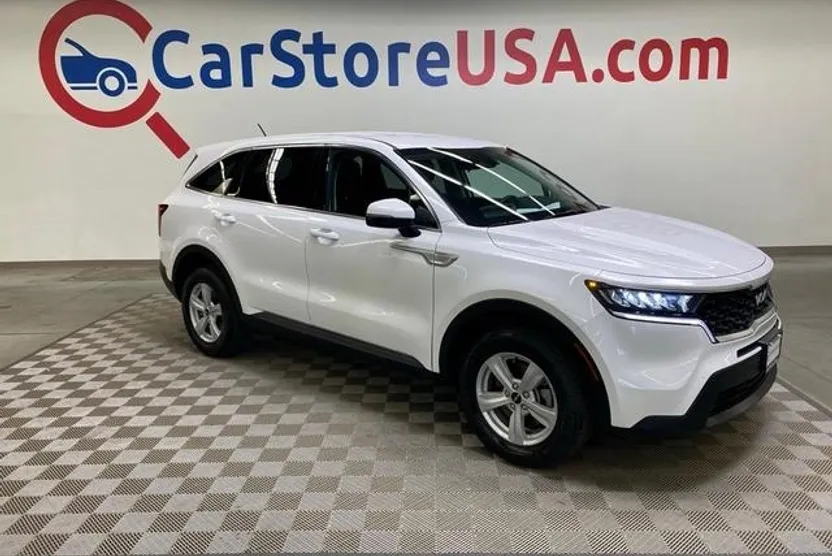 2023 Kia Sorento LX photo 1