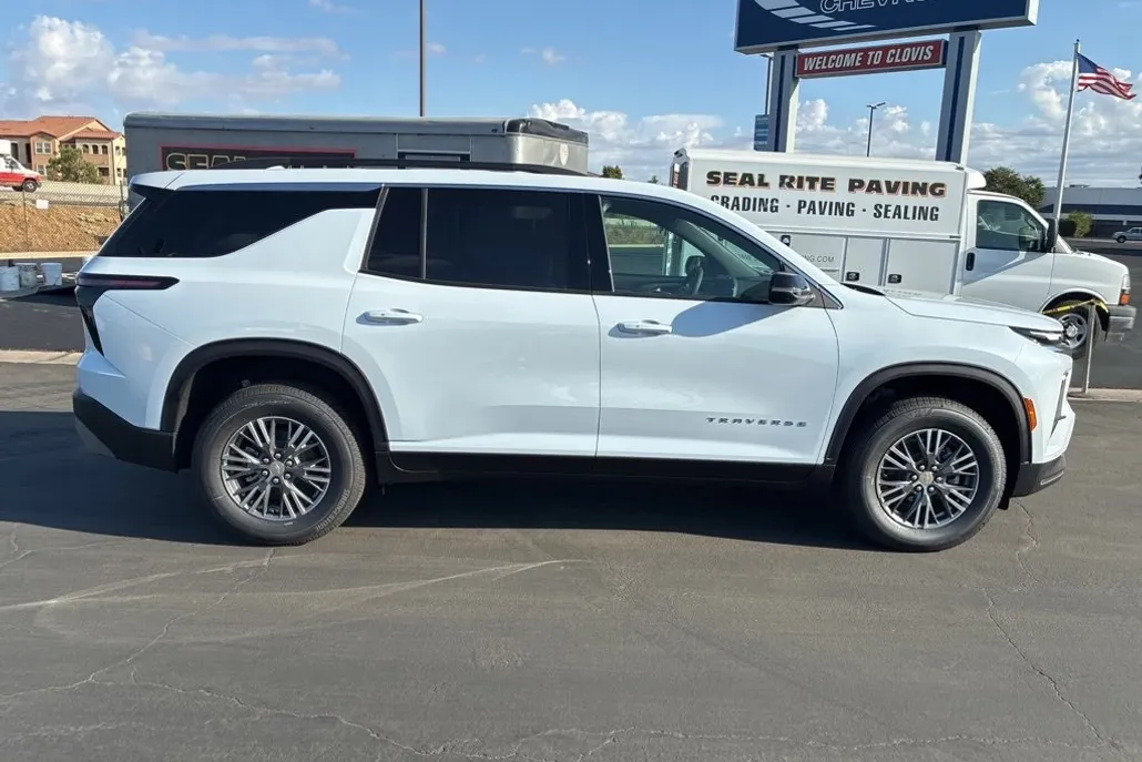 2026 Chevrolet Traverse photo 1