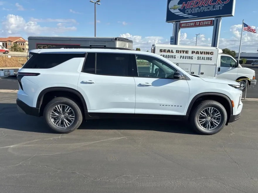 2026 Chevrolet Traverse photo 1