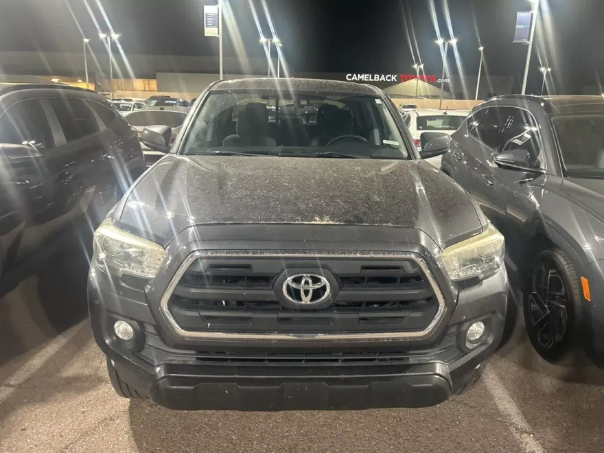 2016 Toyota Tacoma SR5 photo 1