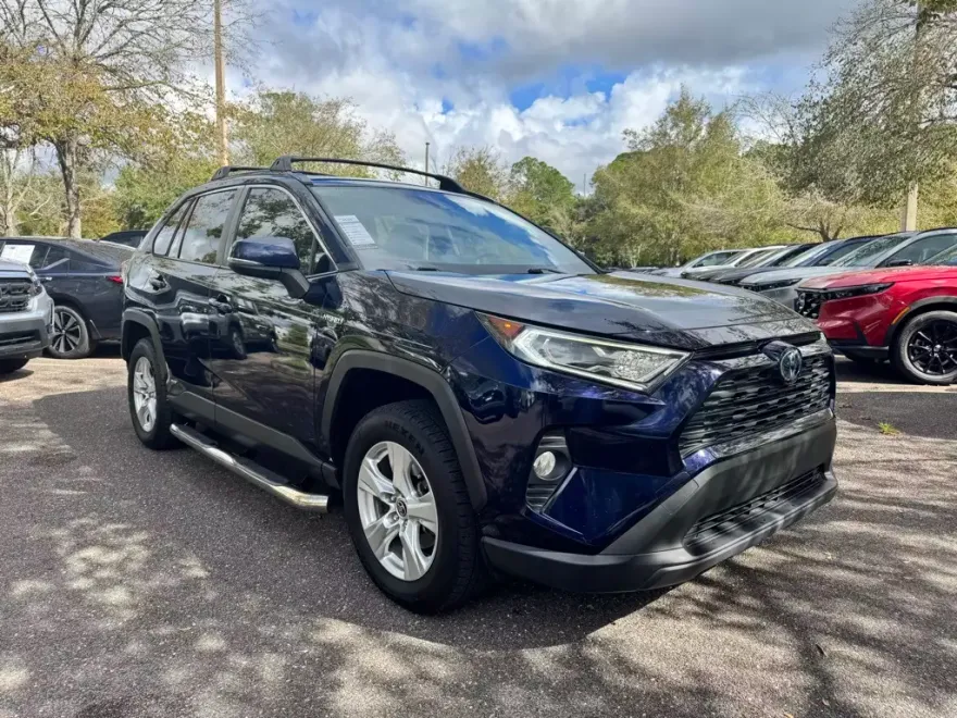 2020 Toyota RAV4 Hybrid XLE photo 1
