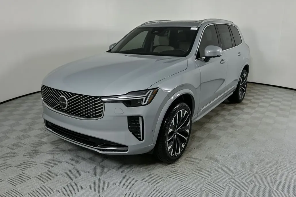 2026 Volvo XC90 Plus photo 1