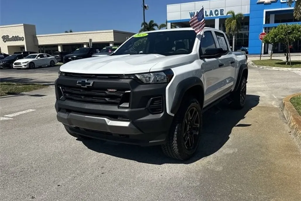 2024 Chevrolet Colorado Trail Boss photo 1