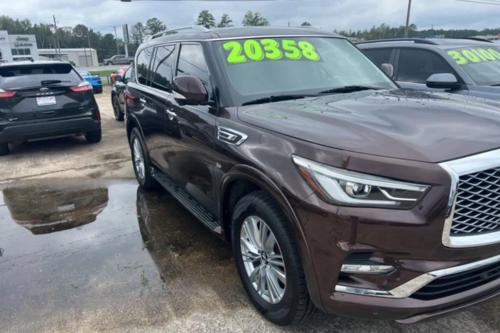 2019 Infiniti QX80 Luxe photo 1