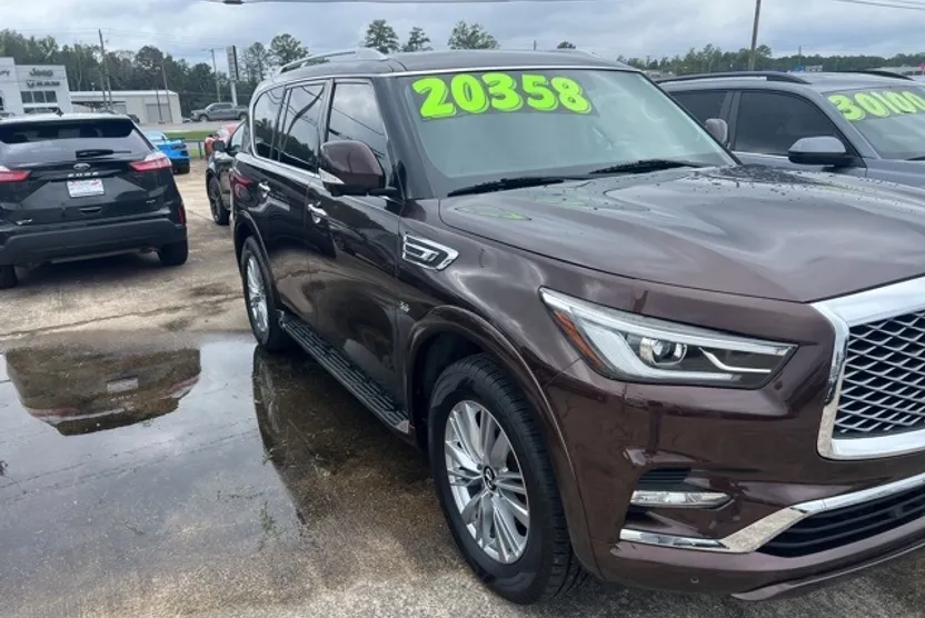 2019 Infiniti QX80 Luxe photo 1