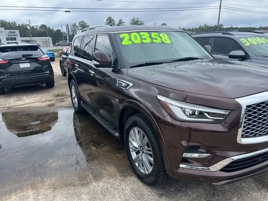 2019 Infiniti QX80 Luxe photo 1