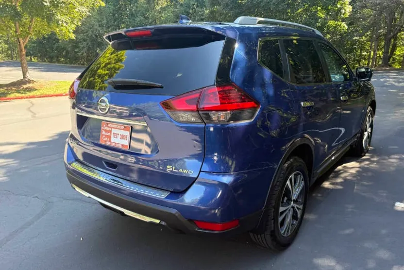 2017 Nissan Rogue SL photo 1