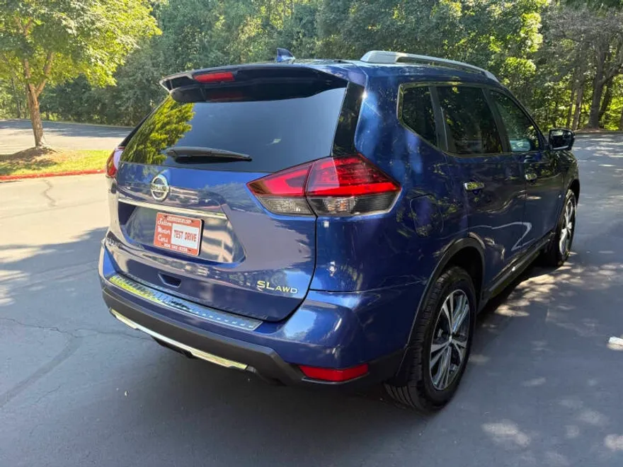 2017 Nissan Rogue SL photo 1