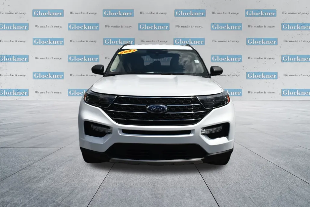 2023 Ford Explorer XLT photo 1