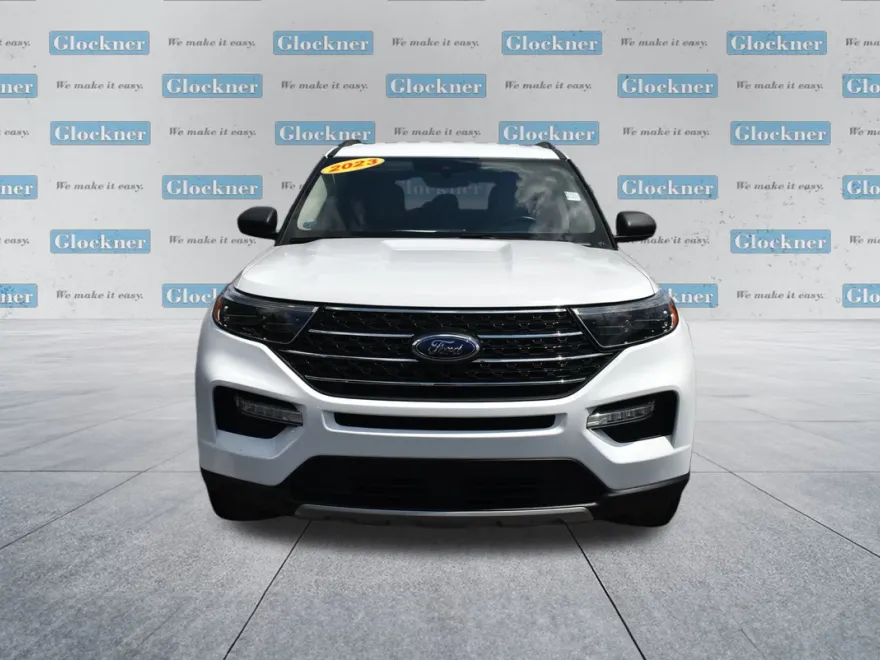 2023 Ford Explorer XLT photo 1