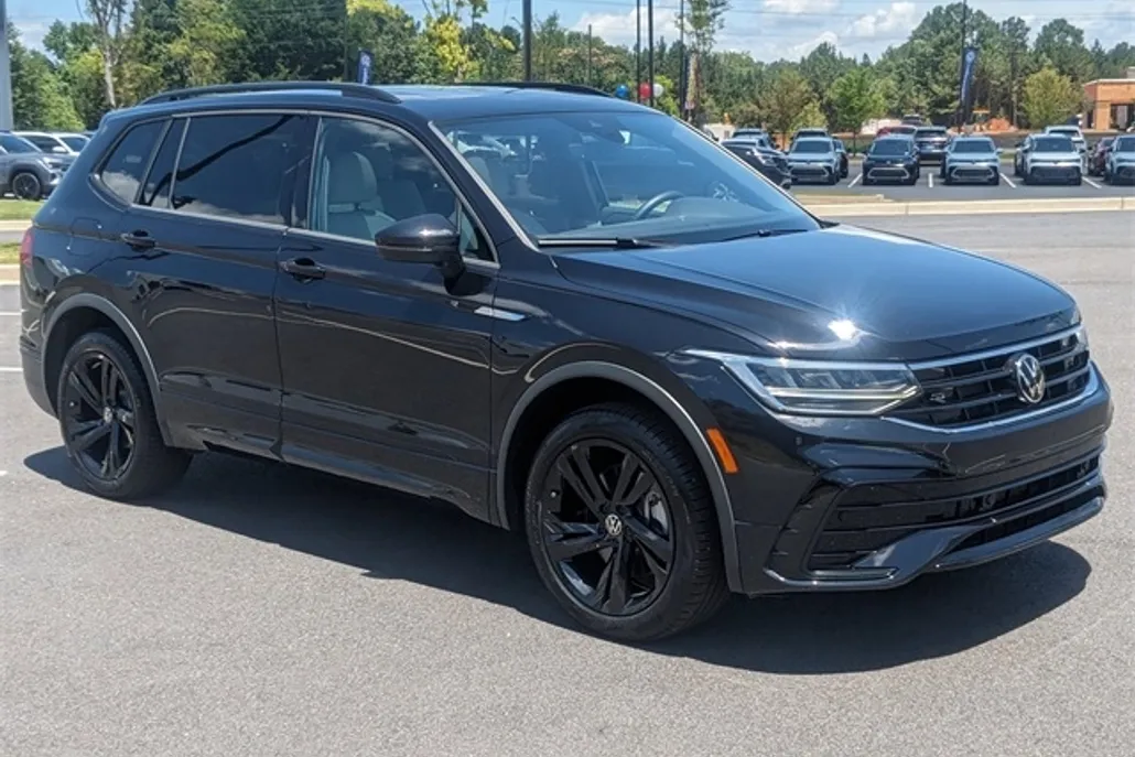 2024 Volkswagen Tiguan SE R-Line Black photo 1