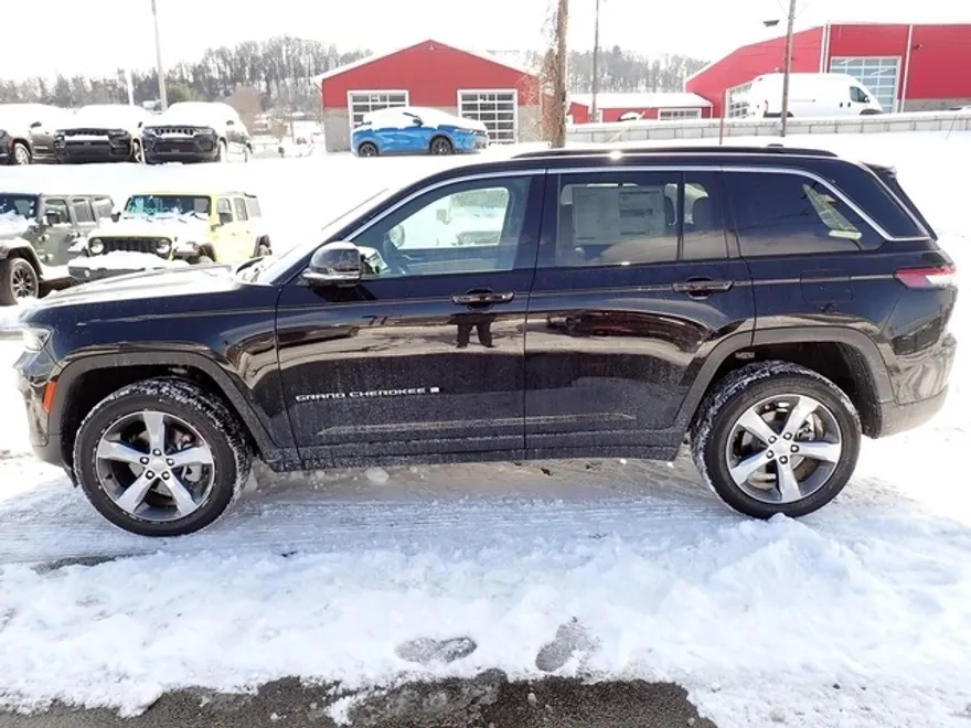 2025 Jeep Grand Cherokee Limited photo 1