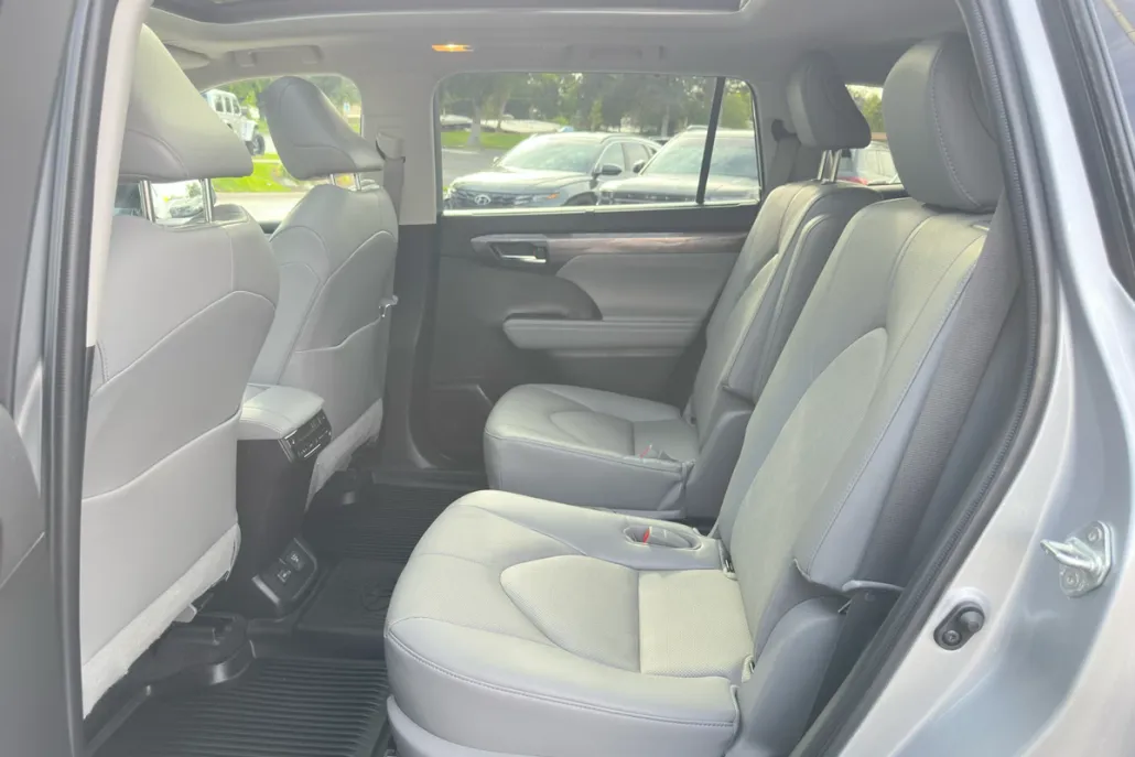 2023 Toyota Highlander Hybrid Platinum photo 1