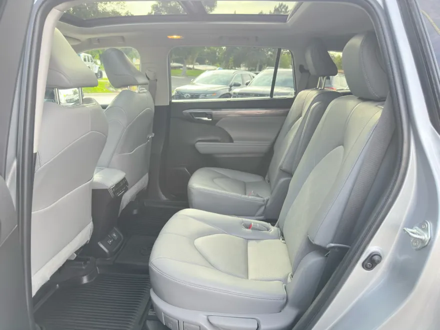 2023 Toyota Highlander Hybrid Platinum photo 1
