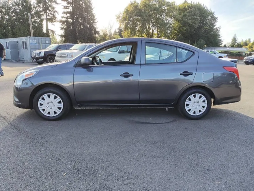2015 Nissan Versa 1.6 S photo 1