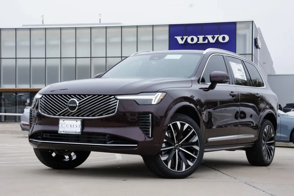 2025 Volvo XC90 Core photo 1