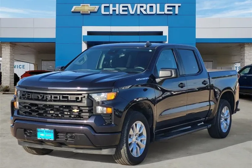 2023 Chevrolet Silverado 1500 Custom photo 1