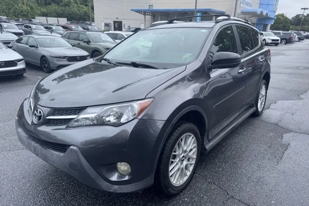 2013 Toyota RAV4 LE photo 1