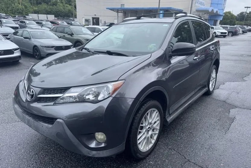 2013 Toyota RAV4 LE photo 1