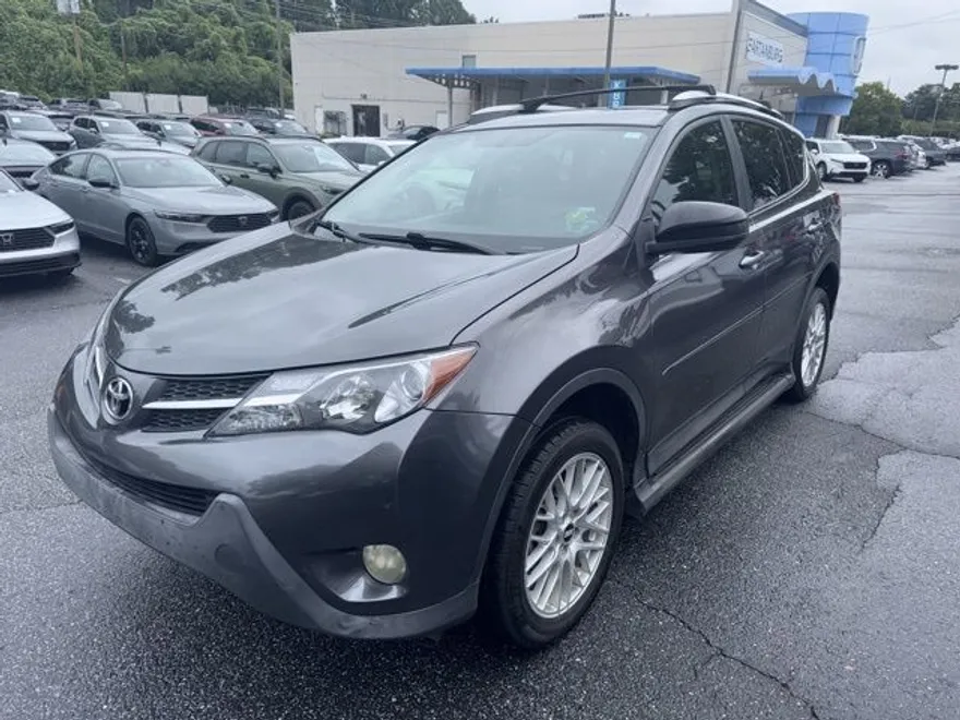 2013 Toyota RAV4 LE photo 1