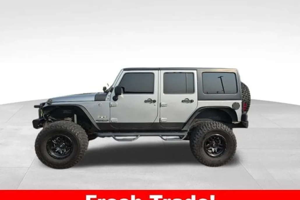 2016 Jeep Wrangler Unlimited Sahara photo 1