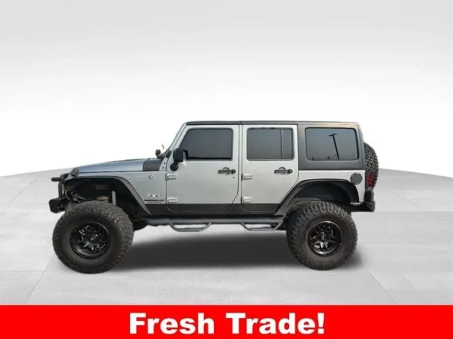 2016 Jeep Wrangler Unlimited Sahara photo 1