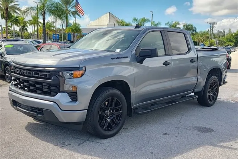 2023 Chevrolet Silverado 1500 Custom photo 1