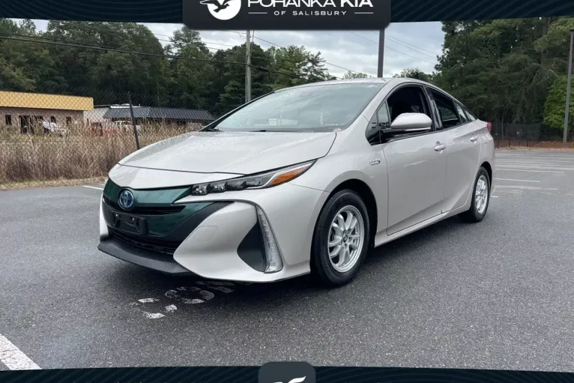 2017 Toyota Prius Prime Premium photo 1