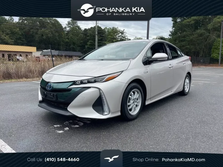 2017 Toyota Prius Prime Premium photo 1