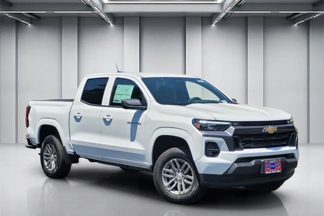 2025 Chevrolet Colorado Work Truck LT photo 1