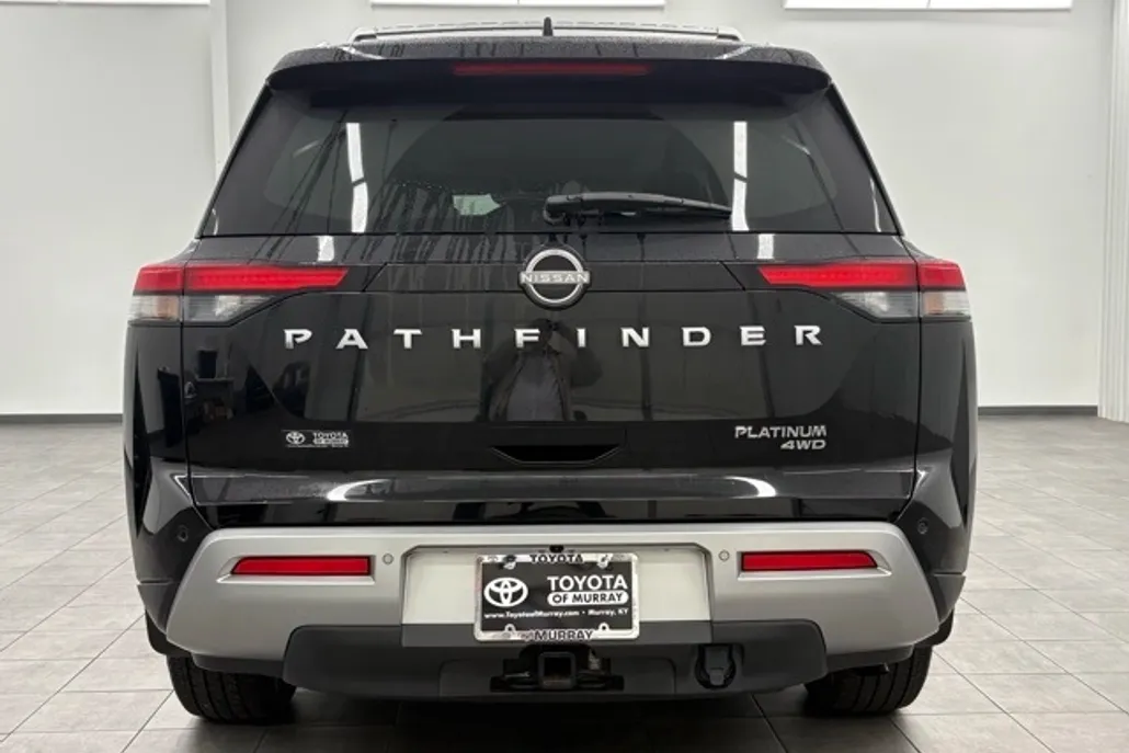 2022 Nissan Pathfinder Platinum photo 1