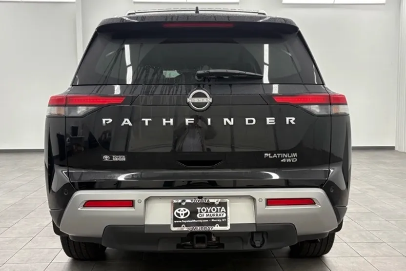 2022 Nissan Pathfinder Platinum photo 1