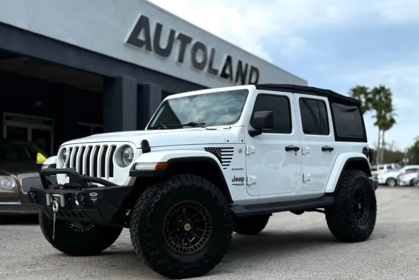 2018 Jeep Wrangler Unlimited Sahara photo 1