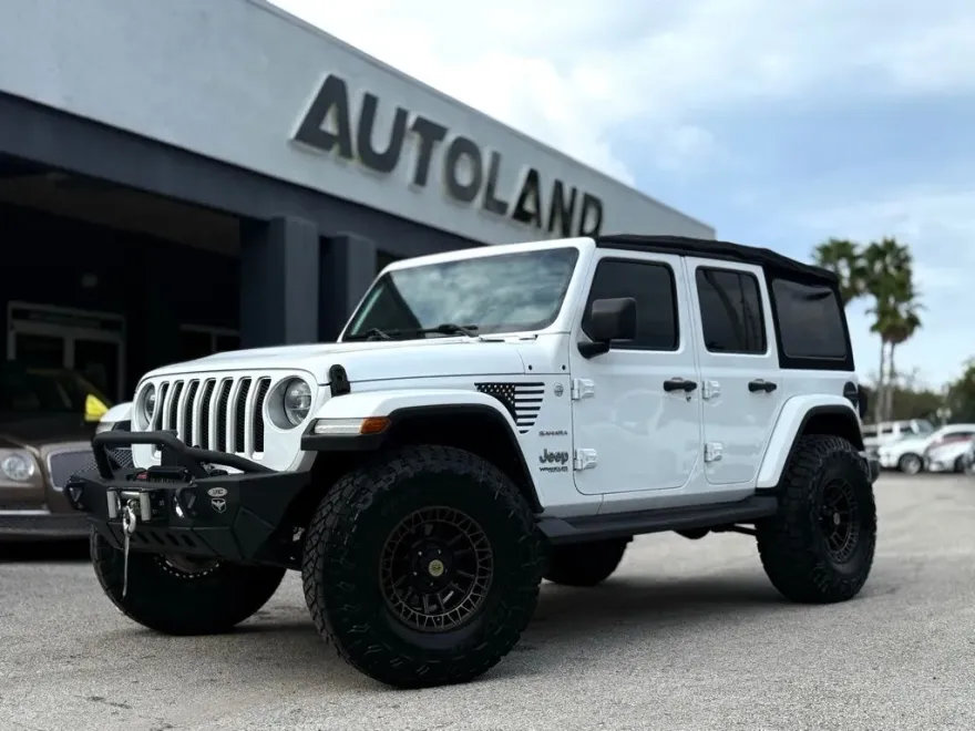 2018 Jeep Wrangler Unlimited Sahara photo 1