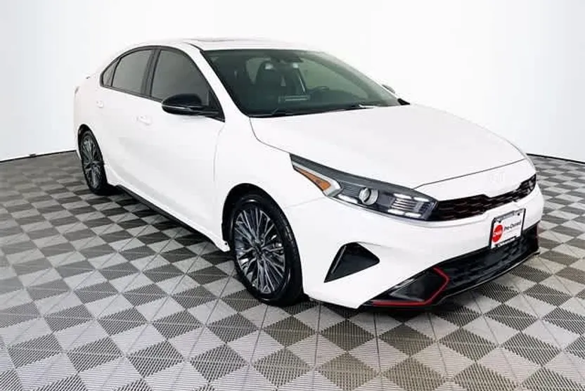 2023 Kia Forte GT-Line photo 1
