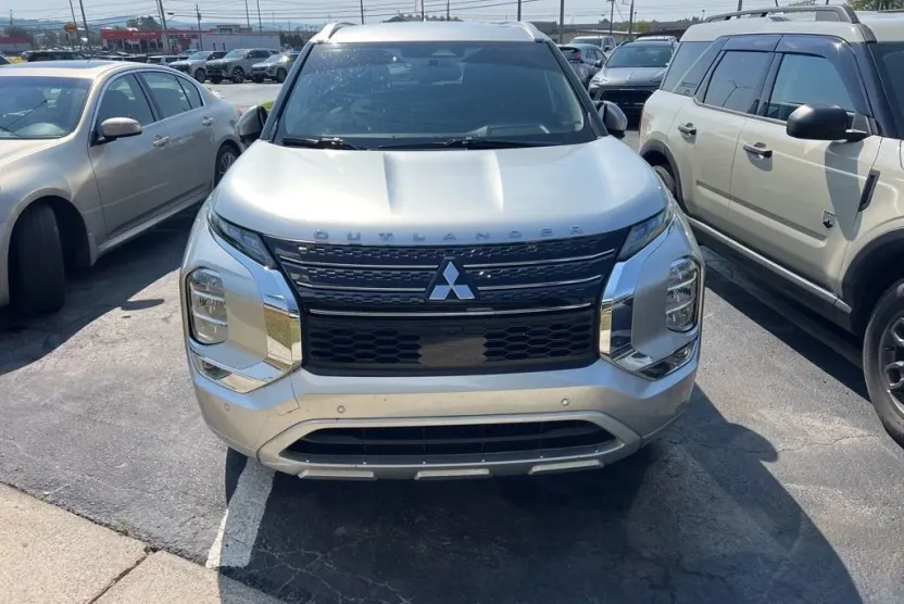 2022 Mitsubishi Outlander SEL photo 1