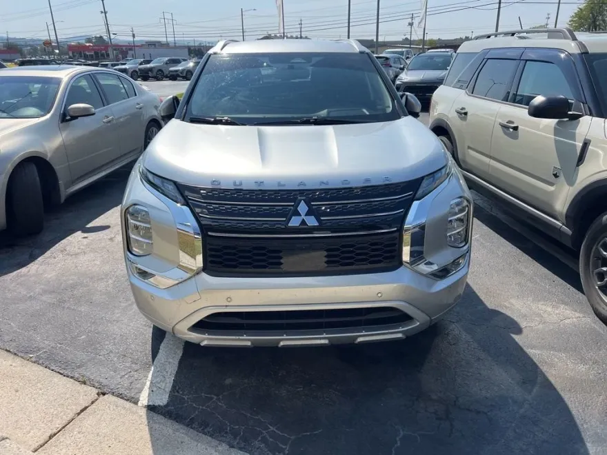2022 Mitsubishi Outlander SEL photo 1