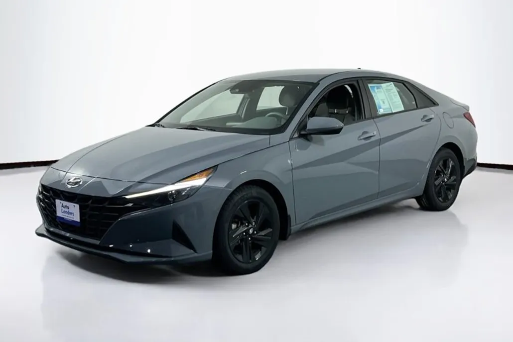 2022 Hyundai Elantra SEL photo 1
