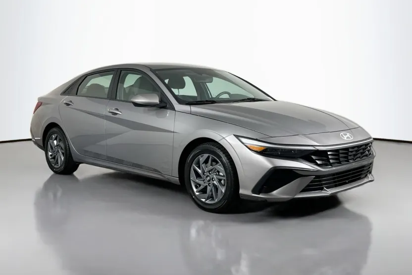 2024 Hyundai Elantra SEL photo 1