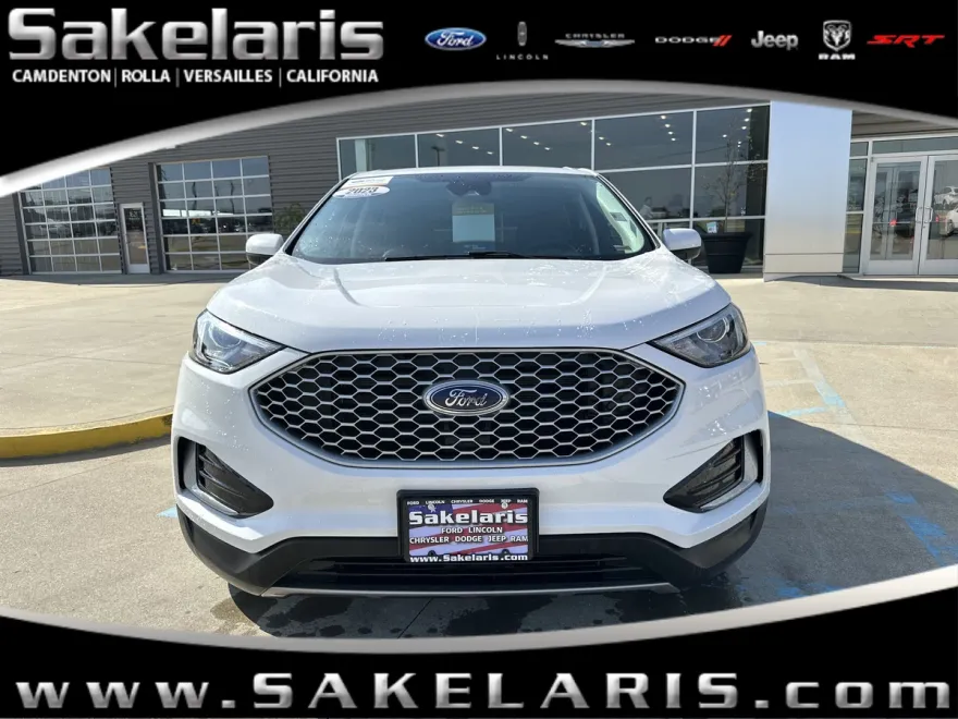 2023 Ford Edge Titanium photo 1