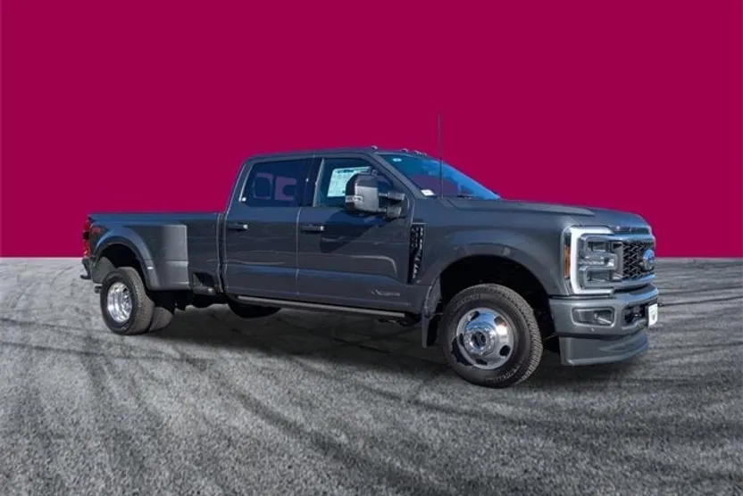 2026 Ford F-350 Platinum photo 1