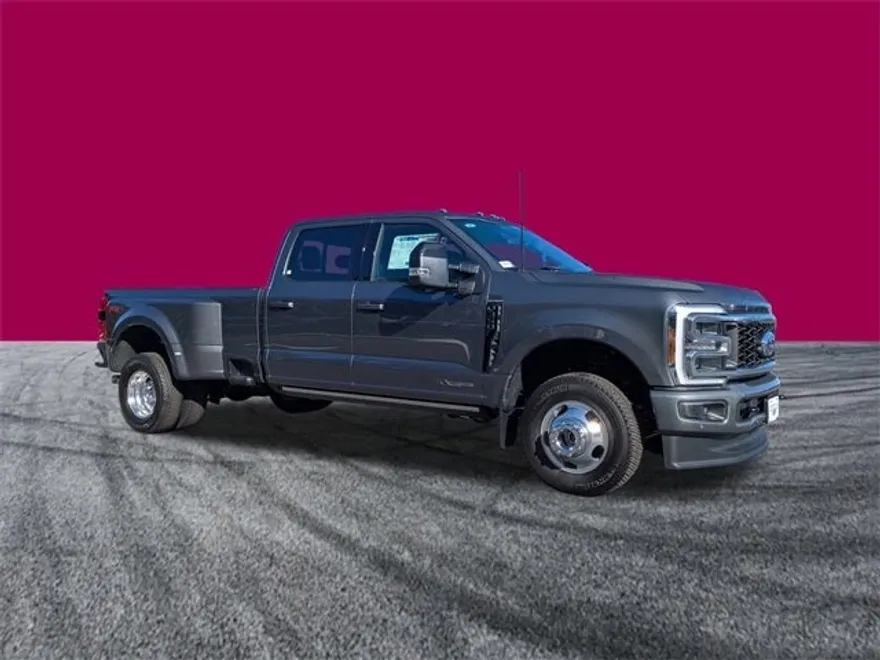 2026 Ford F-350 Platinum photo 1