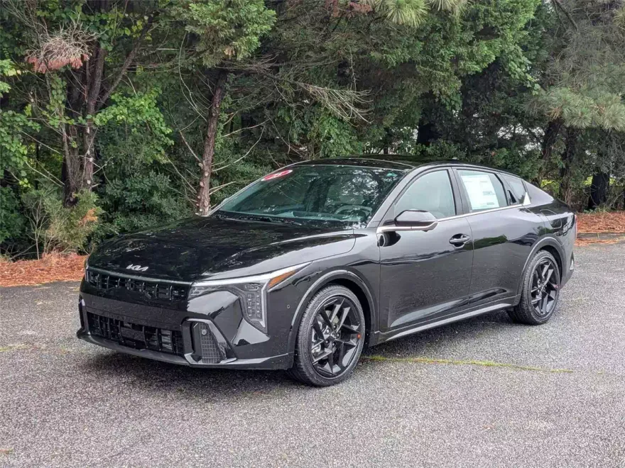 2025 Kia K4 GT-Line Turbo photo 1