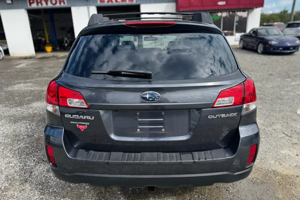 2011 Subaru Outback 2.5i photo 1