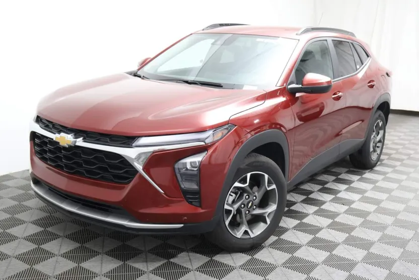 2024 Chevrolet Trax LT photo 1